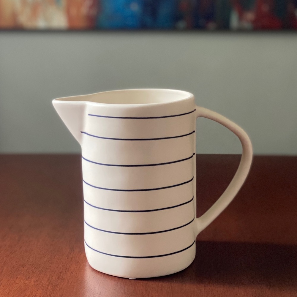 28oz Horizontal Line Ceramic Pitcher black & white
